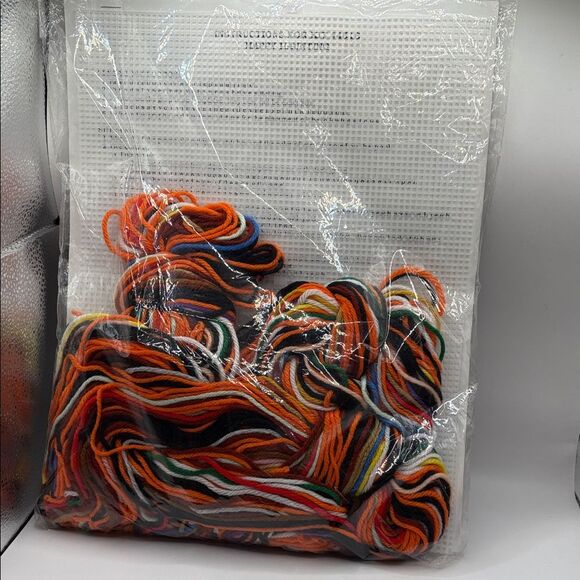 Hobby Kraft 'Happy Haunting' Plastic Canvas Kit - Picture 7 of 7